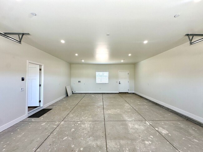 Building Photo - LUXE NEW BUILD ON PROPERTY IN MENIFEE!