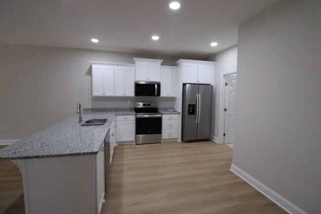 Building Photo - 324 S 5th St