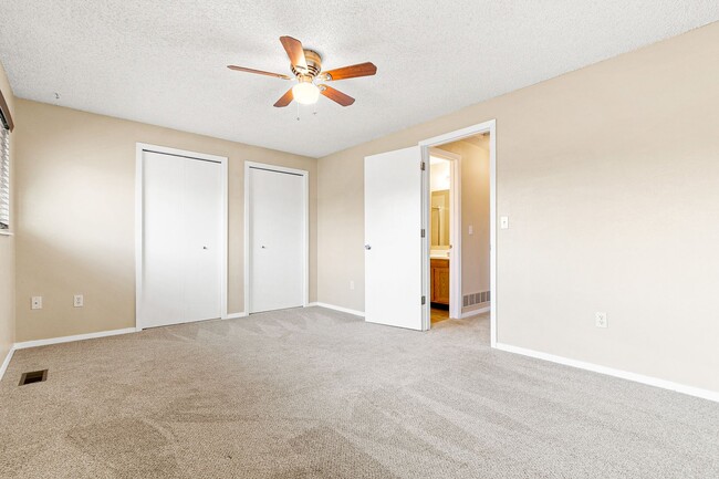 Building Photo - 1405 S Sierra Dr