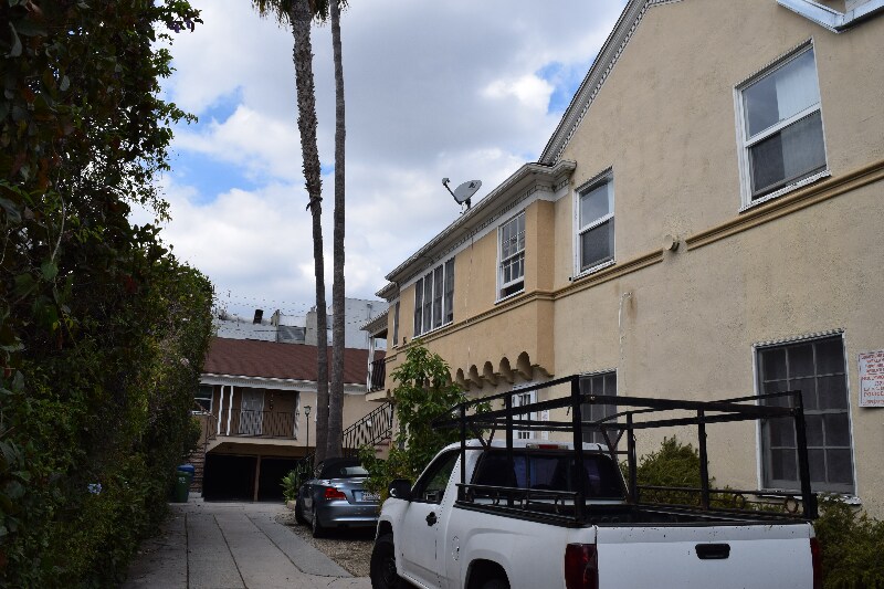 Building Photo - 1807-18011 Grace Ave