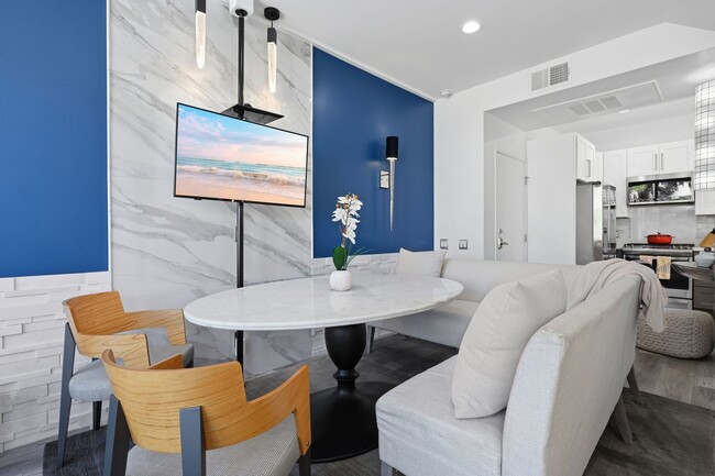 Building Photo - Furnished 2 bedroom