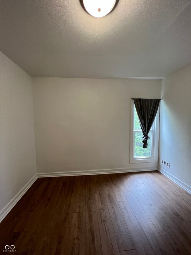 Building Photo - 730 W 9th St