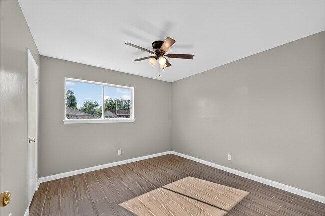 Building Photo - 5126 Denoron Dr