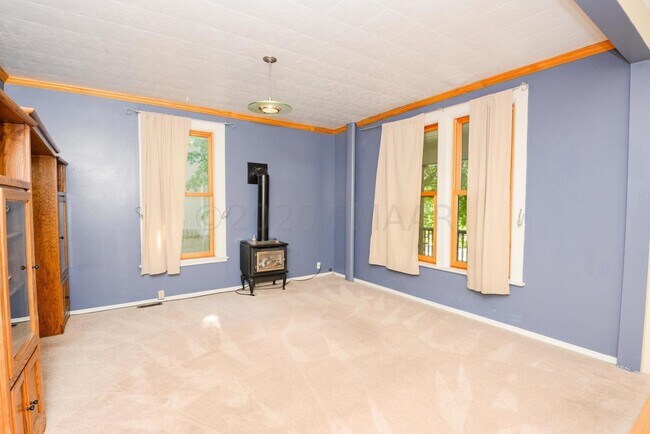 Building Photo - APPLICATION PENDING -- Gorgeous and spacio...