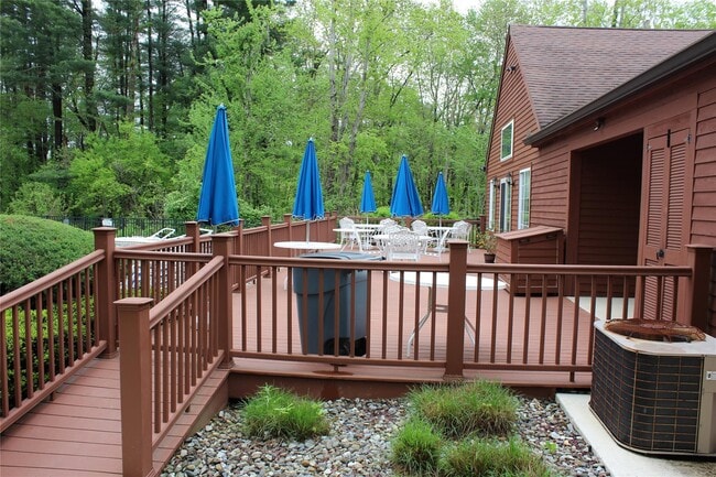 Building Photo - 402 Appletree Ln