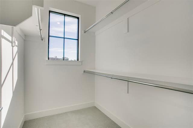 Building Photo - 112 E Oscar Dr