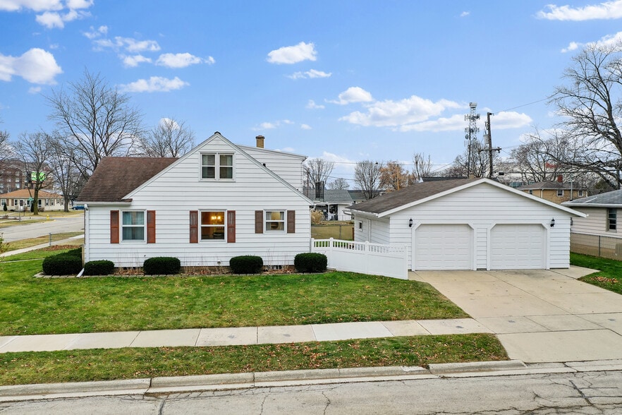 Building Photo - 1816 Gross Ave