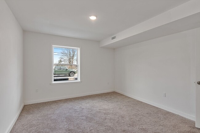 Building Photo - 24 Jersey Way