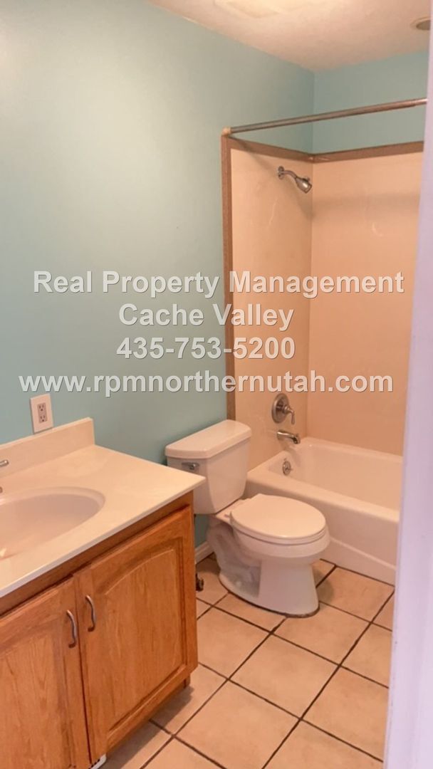 Building Photo - Beautiful 6 bedroom home available for immediate move in!