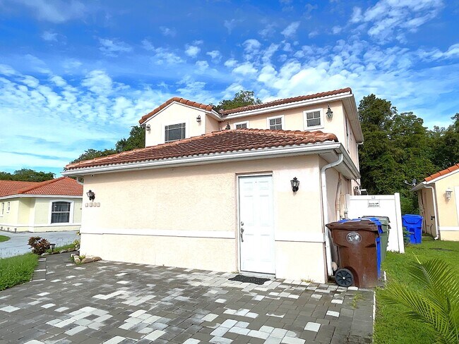 Building Photo - 2348 Cordova Ct