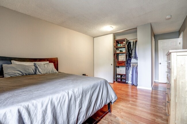 Building Photo - Downtown Redmond, 2 Bed Condo unit