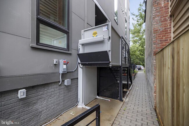 Building Photo - 4319 Harrison St NW