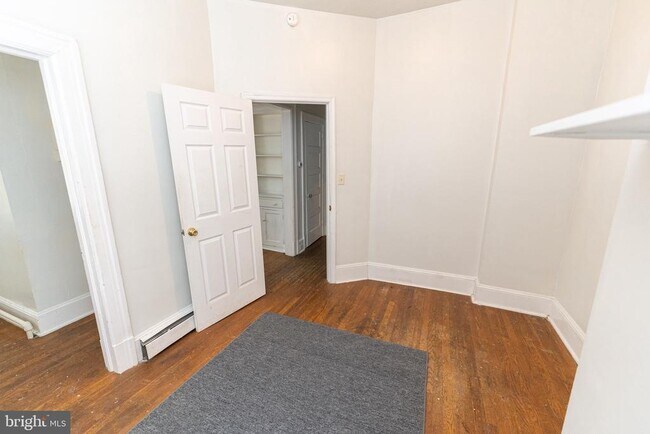 Building Photo - 733 Camden Ave