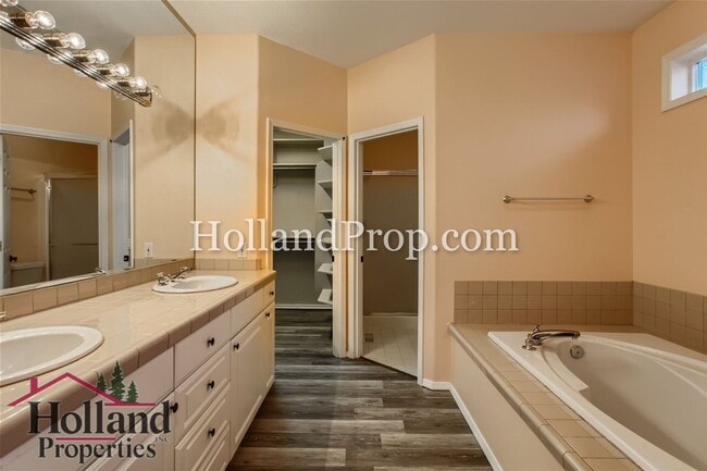 Building Photo - Beautiful 3-Bedroom Home with Dual Living Spaces & Private Backyard