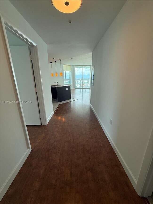 Building Photo - 1900 N Bayshore Dr