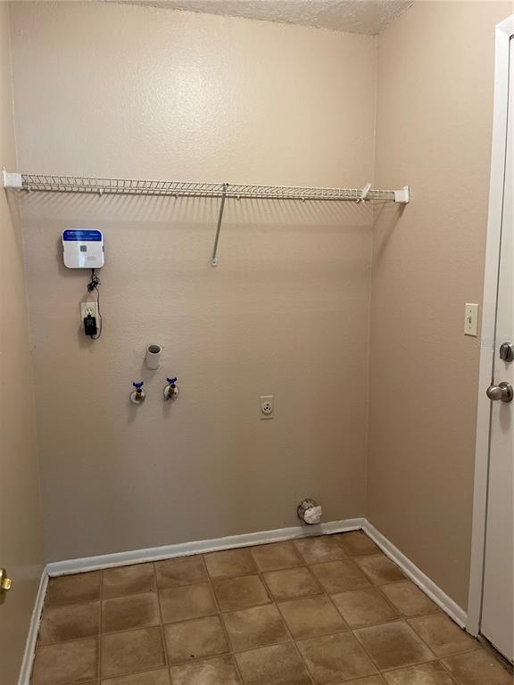 Building Photo - 10821 Kenbrook Dr