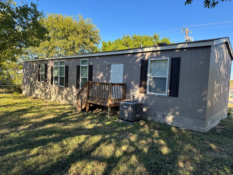 Building Photo - 1702 Dakota Trce