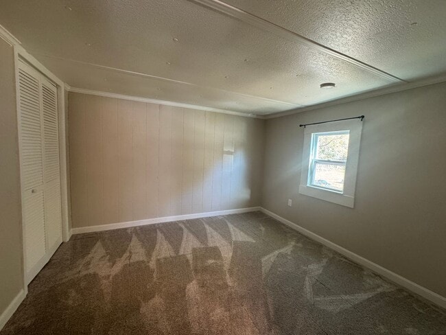 Building Photo - 3 bedroom in Sharon