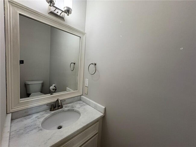 Building Photo - 10575 Aviary Dr