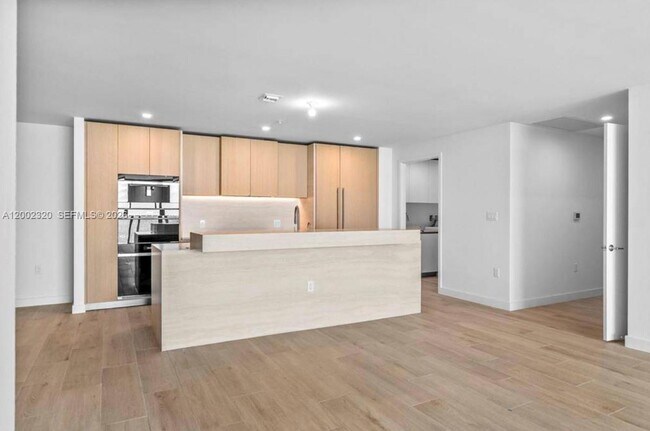 Building Photo - 900 N Ocean Blvd