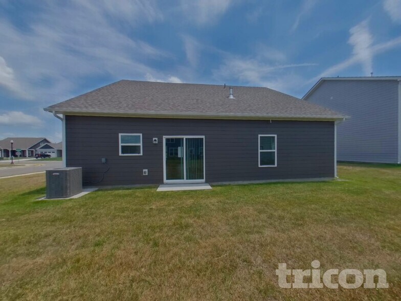 Building Photo - 2402 Valverde Wy