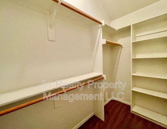 Building Photo - 3115 N Hickory St