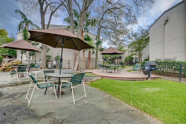 Building Photo - 1100 Augusta Dr