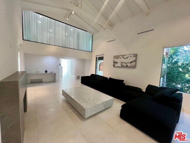Building Photo - 201 S Bedford Dr