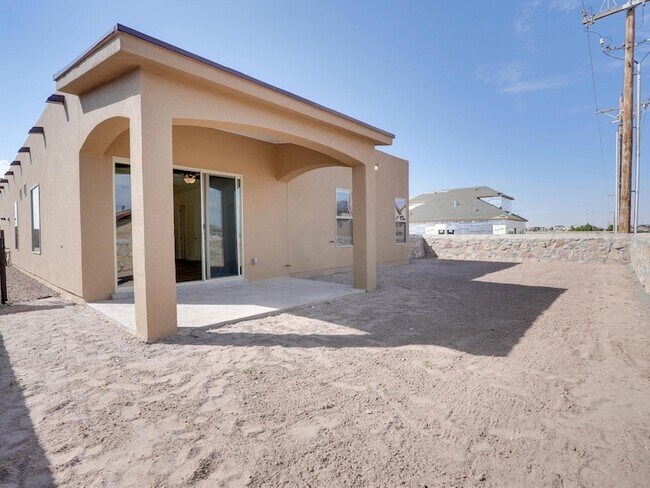 Building Photo - 392 Frodsham St