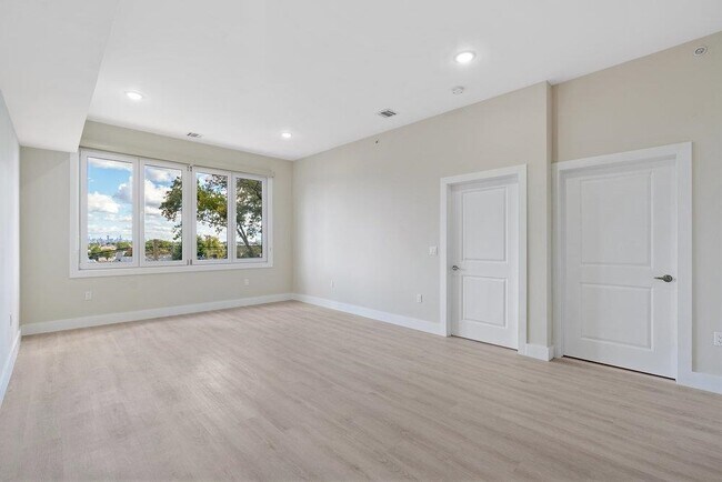 Building Photo - 527 Union Ave