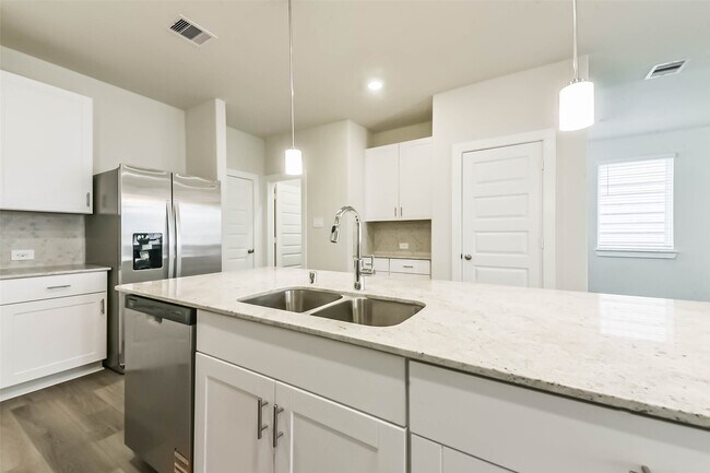 Building Photo - 583 Avisa Dr