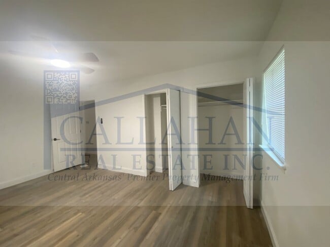 Building Photo - Southwest LR 4 Bedroom Home
