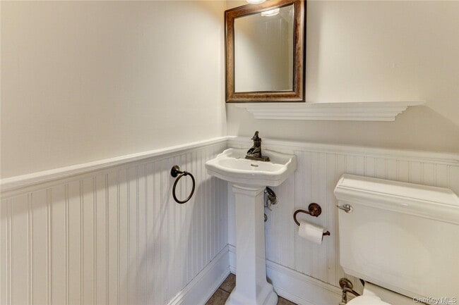 Building Photo - 42 Blydenburgh Ln