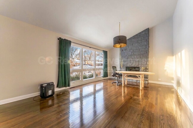 Building Photo - 810 W Dresser Dr