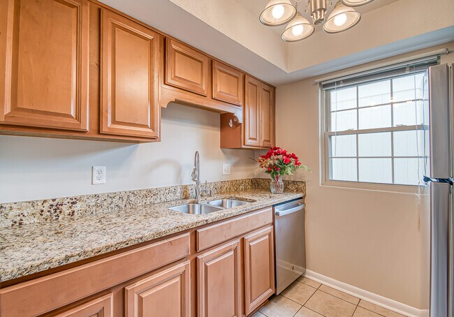 Building Photo - 7914 Gleason Dr