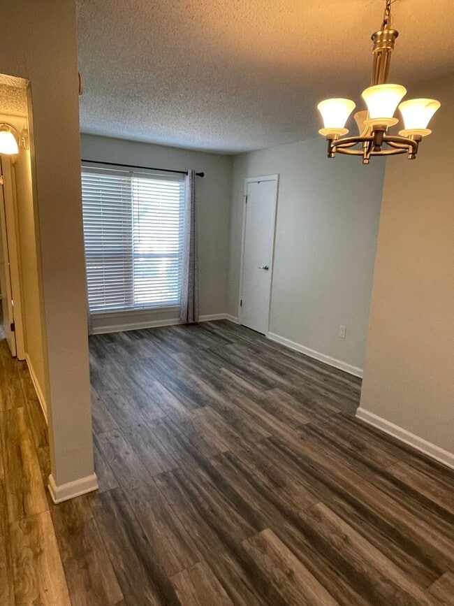 Building Photo - 1BD/1BA Condo located on the Germantown/Me...