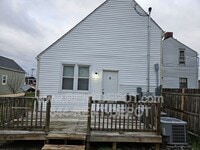 Building Photo - 109 E Eichel Ave