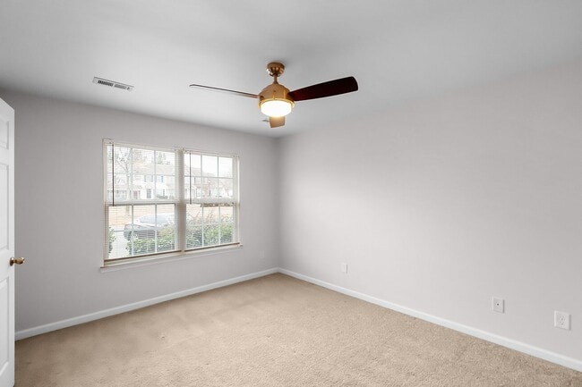 Building Photo - Master-on-Main End-Unit Townhome in Back Creek Villages!