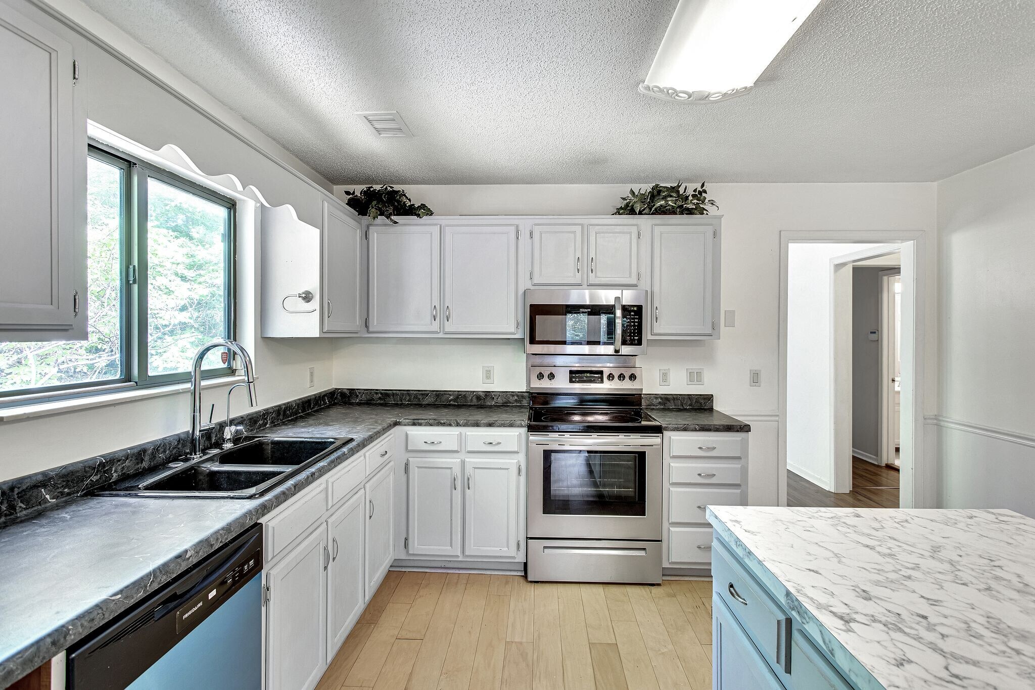 Building Photo - 816 Beazer Ln