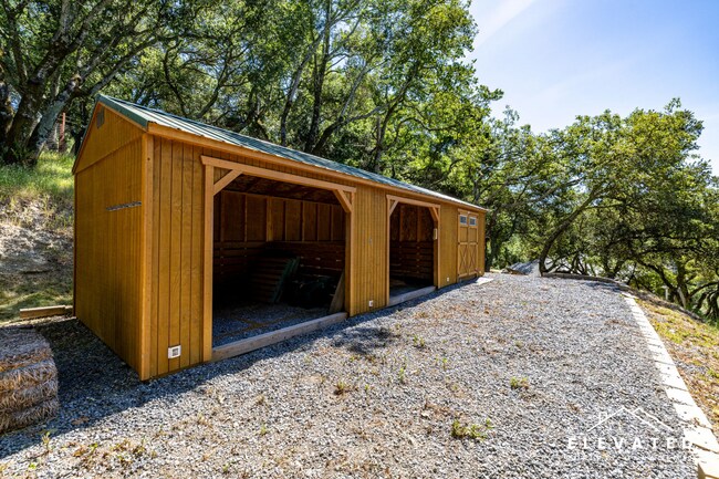 Building Photo - 9400 Chalk Hill Rd