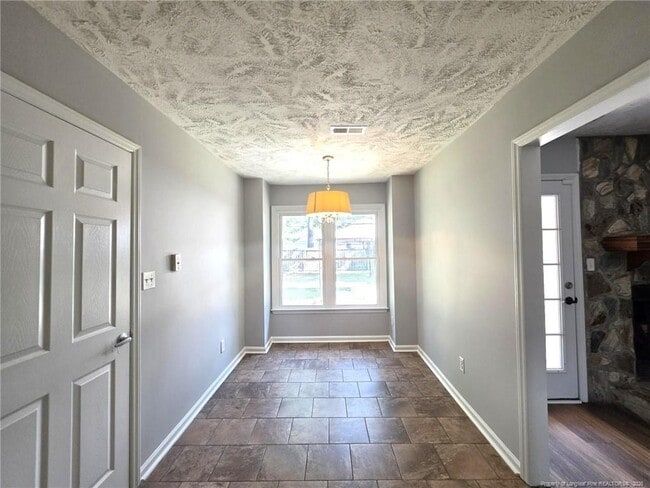 Building Photo - 5004 Paulsun Dr