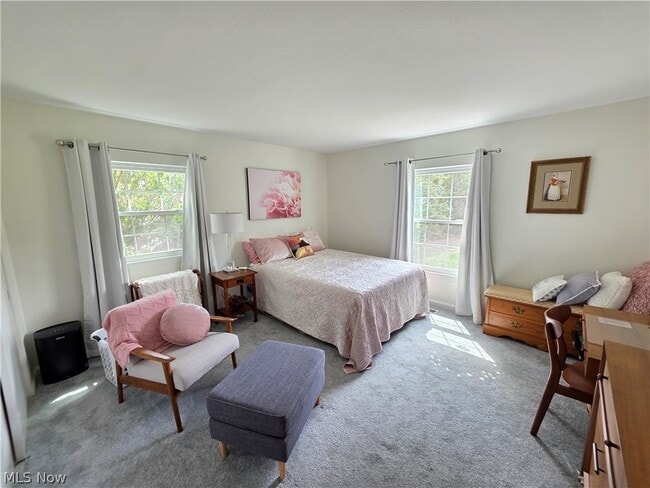 Building Photo - 6995 Carriage Hill Dr