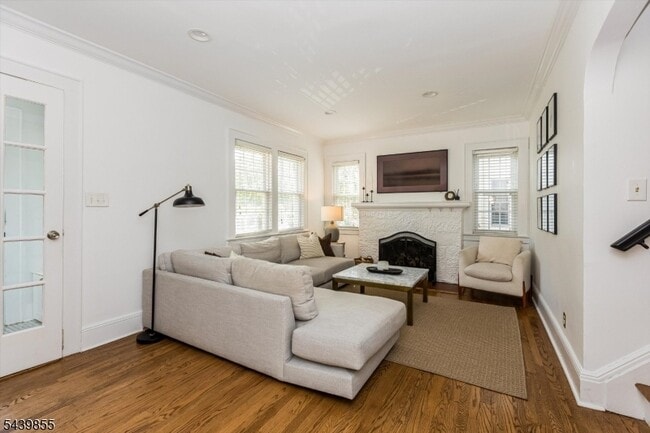 Building Photo - 25 Riverview Dr