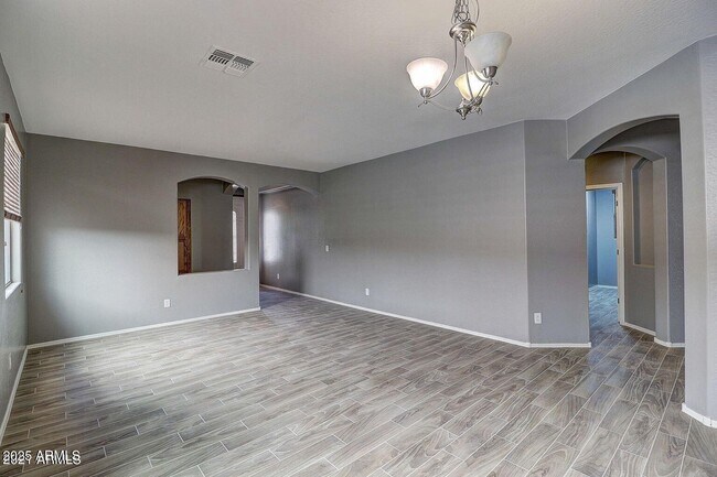 Building Photo - 4329 W Heyerdahl Dr