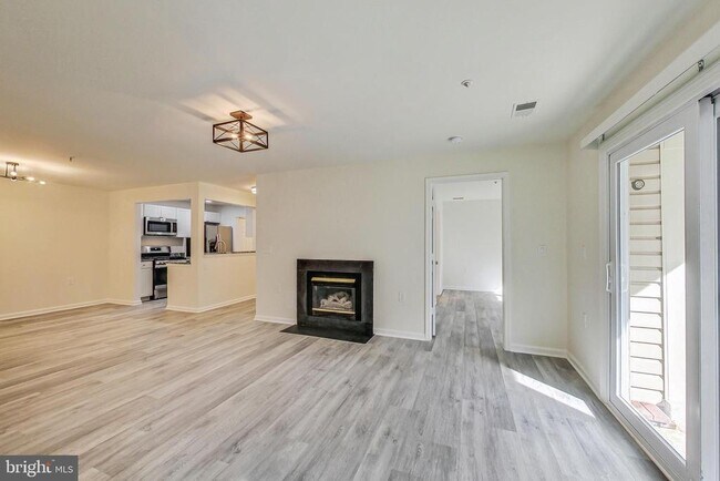 Building Photo - 15300 Diamond Cove Terrace