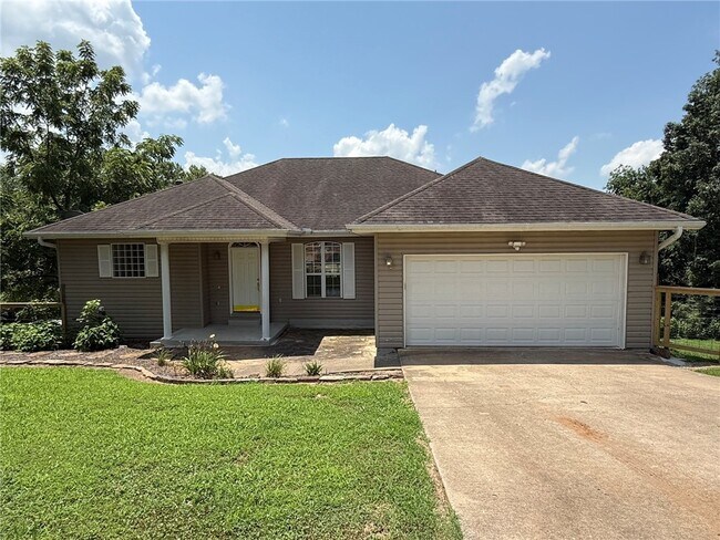 Building Photo - 18033 Broadview Dr
