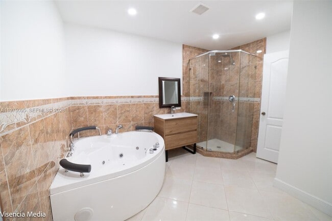 Building Photo - 783 W 78th St