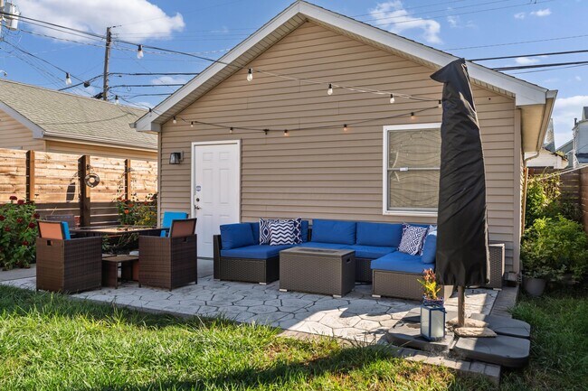 Building Photo - 38 Hawkes Ave