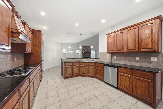 Building Photo - Spacious 5 Bedroom Home In Jenks West School District!