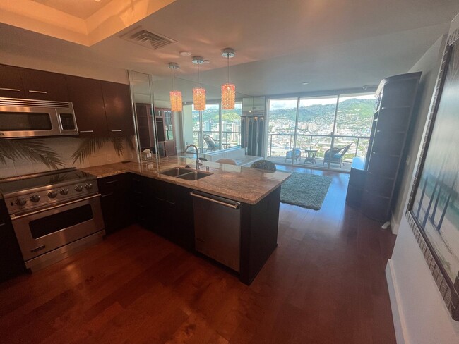 Building Photo - Luxury 1-Bedroom Condo with Stunning Views...